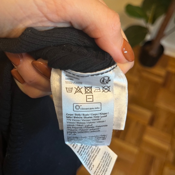 Black wool t-shirt size M great condition - Picture 4 of 4